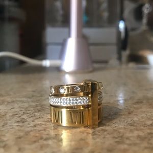 NWOT gold tone Roman numeral bar ring.